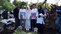 Saat Pemakaman Bambang Pilot Garuda di Pemakaman Umum Samaan Malan 