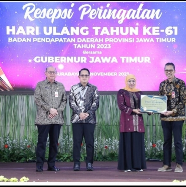 Peduli Pajak, Bank Jatim Terima Penghargaan dari Bapenda Jawa Timur